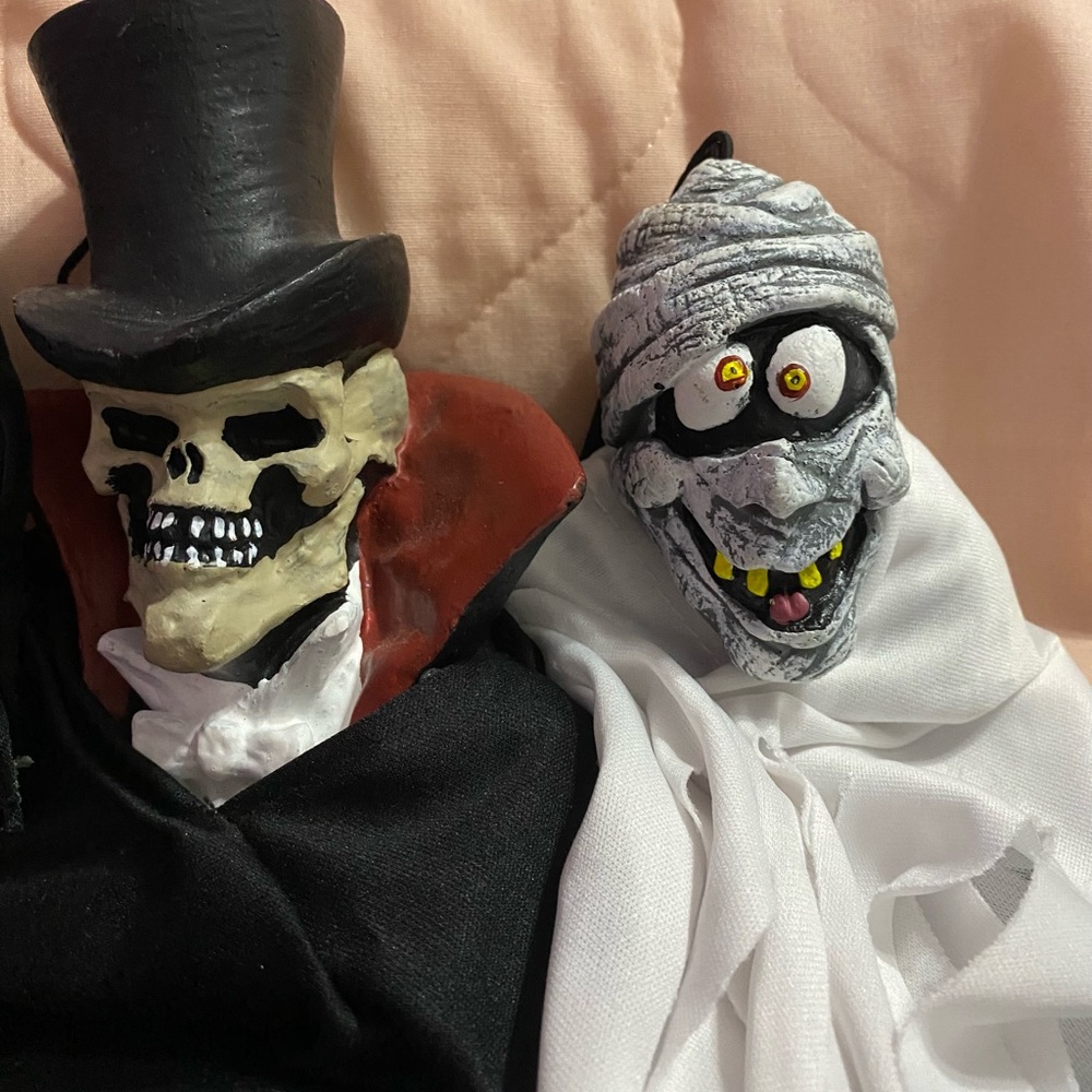 4 Hanging Halloween Decorations - excellent preowned - Picture 4 of 4